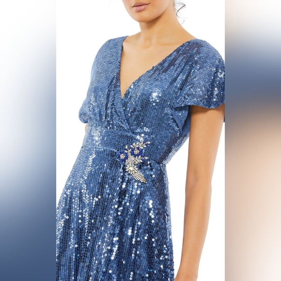 Mac Duggal 10773 - Brooch Detail Evening Gown In Blue Size 10 NWOT MSRP $598 - Picture 2 of 13